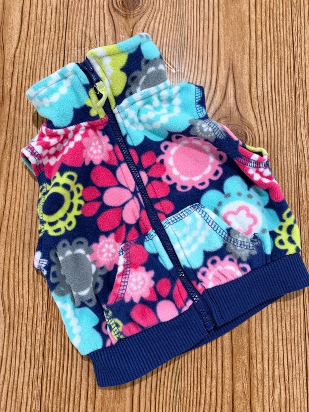 7/$20 Carter’s Floral Fleece Zip Vest in Bright Multicolour 6 Months